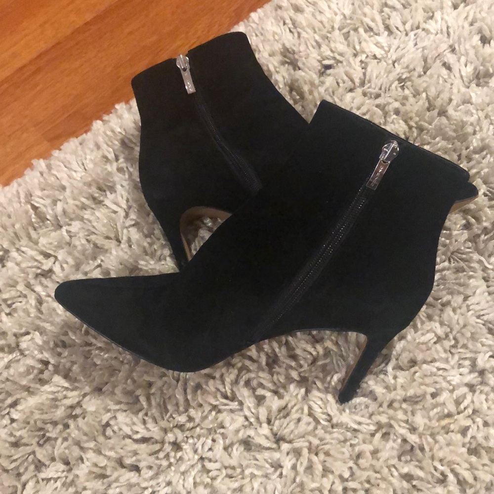 Black women’ shoes! From Steven!